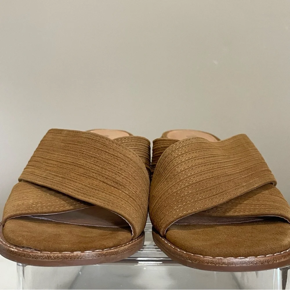 J. Jill Slip-On Crossover Strap and Block Heel Sandals - Picture 4 of 8